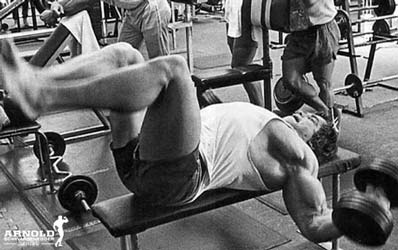 arnold schwarzenegger fazendo crucifixo