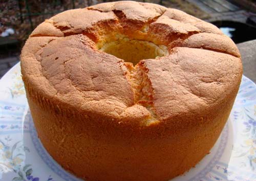 Bolo de leite em pó feito na forma circular