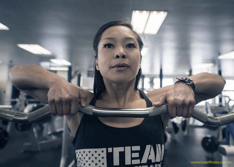 Remada Alta: Execução Segura Para Ombros Grandes Remada Alta