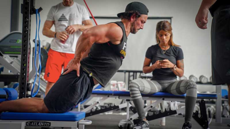 Flexão Nórdica: Execução para Glúteos e Posteriores FORTES Flexão Nórdica