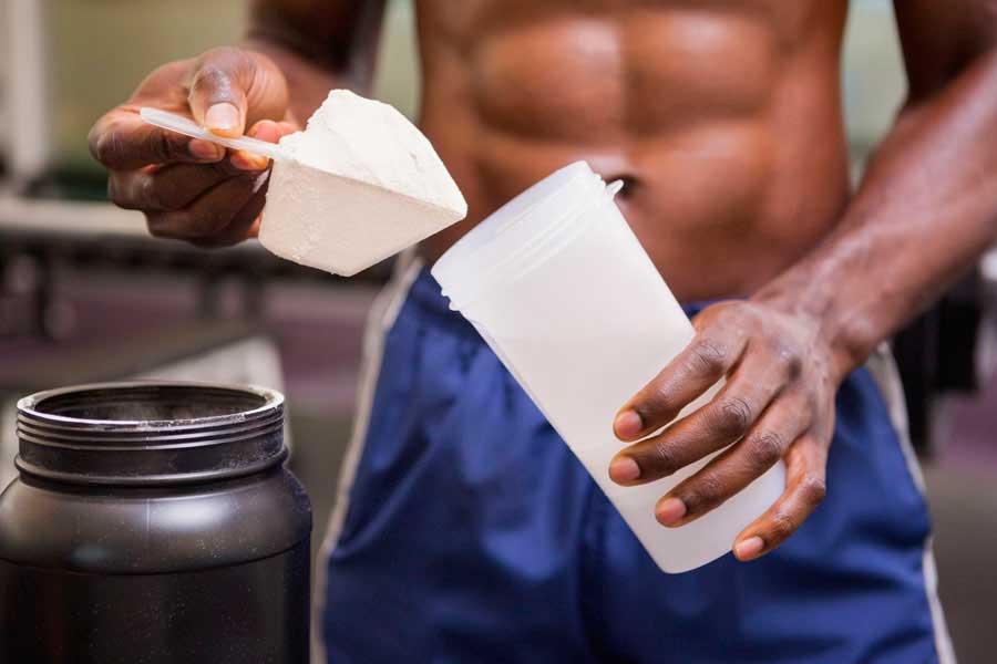 pré-treino-caseiro-para-tomar Homem tomando pré-treino caseiro