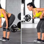 Treino de Costas Feminino: Rotina Otimizada para Hipertrofia Mulher executando a remada curvada