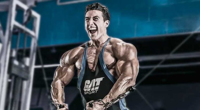 Treino Insano de Peito e Ombro Para Ganhos Rápidos Sadik treinando peitoral