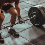 8 Exercícios Para Fortalecer o Joelho e Evitar Lesões Levantamento Terra