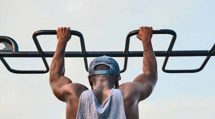 Como Fazer a Barra Fixa para ter Costas Largas Barra fixa com pegada pronada