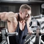 Treino de Braços Completo: 5 Melhores Exercícios + Ficha Completa! treino de braço capa