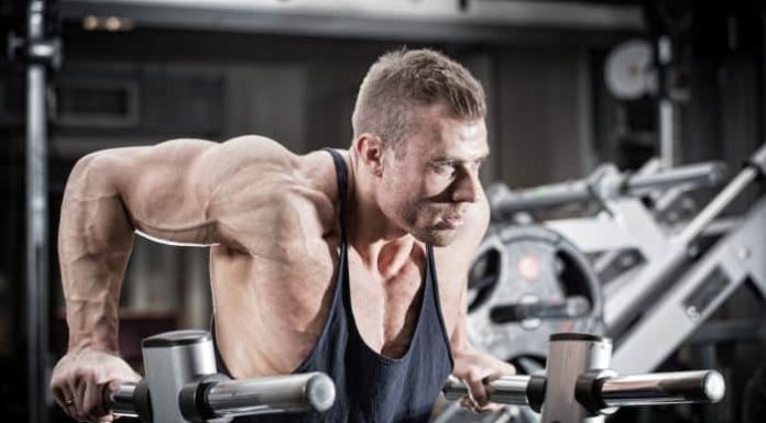 Treino de Braços Completo: 5 Melhores Exercícios + Ficha Completa! treino de braço capa