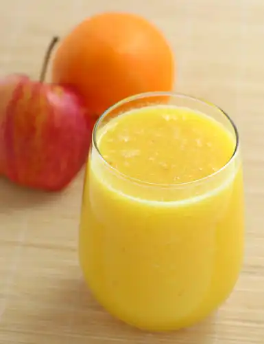 Suco proteico de laranja com maçã