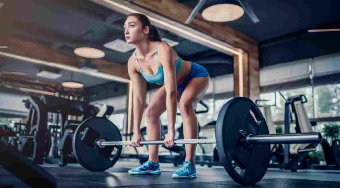 Levantamento terra ou stiff: qual o melhor e a diferença? Levantamento terra ou stiff