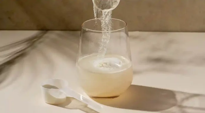 Tomar creatina com água morna: faz diferença na absorção? Creatina em água morna