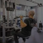 Treino de Costas e Tríceps (Ficha Completa): Resultados Garantidos Pessoa execução pulley frente