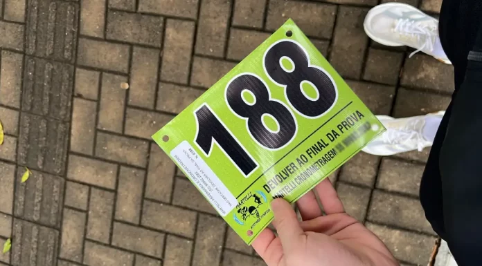 Como prender o número na camiseta de corrida? 3 melhores opções numero de corrida para colocar na camiseta antes da prova