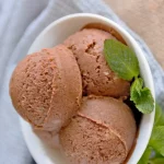 Sorvete de Whey Protein: Receita proteica com poucos ingredientes sorvete de whey protein no sabor chocolate